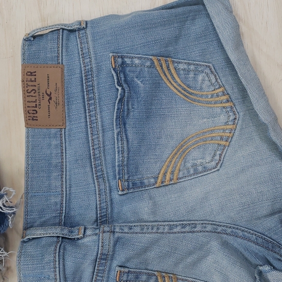 🎀🎀 2 pairs of Hollister jean shorts - Picture 9 of 12